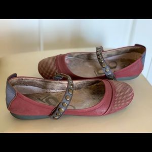 Women’s Leather Flats